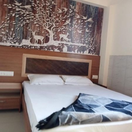 Hotel Shree Krishna Ahmedabad Esterno foto