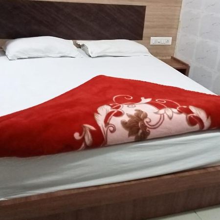 Hotel Shree Krishna Ahmedabad Esterno foto