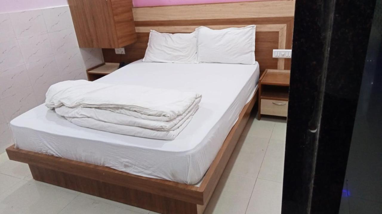 Hotel Shree Krishna Ahmedabad Esterno foto