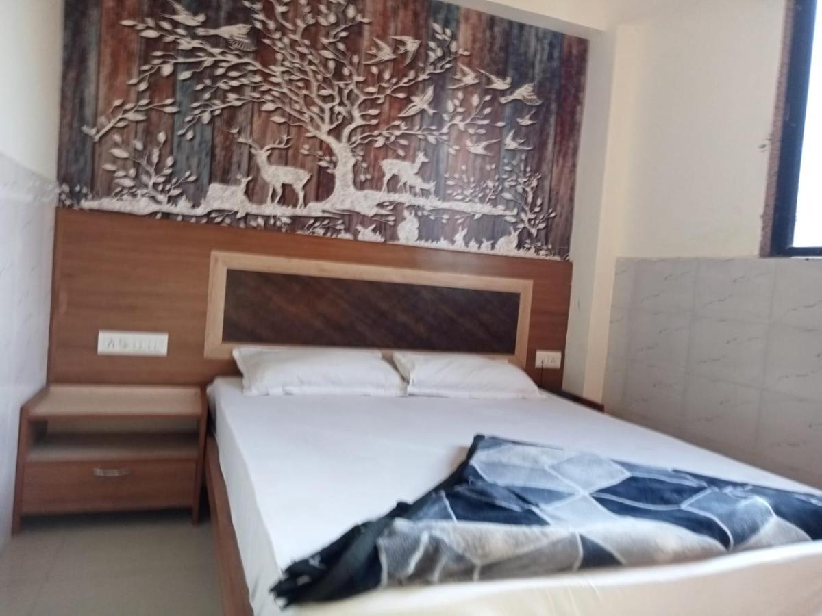 Hotel Shree Krishna Ahmedabad Esterno foto