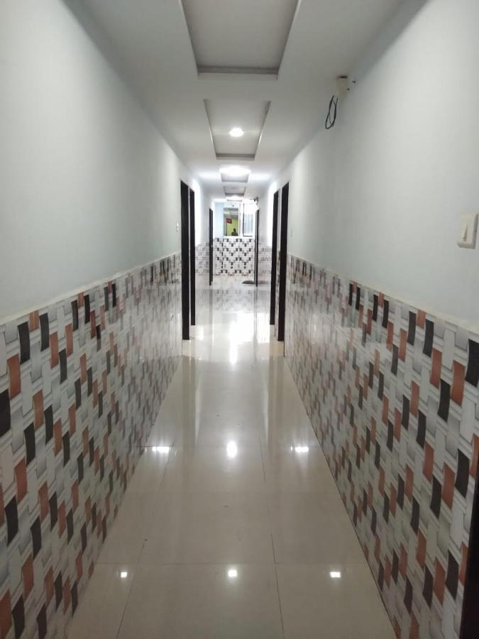Hotel Shree Krishna Ahmedabad Esterno foto