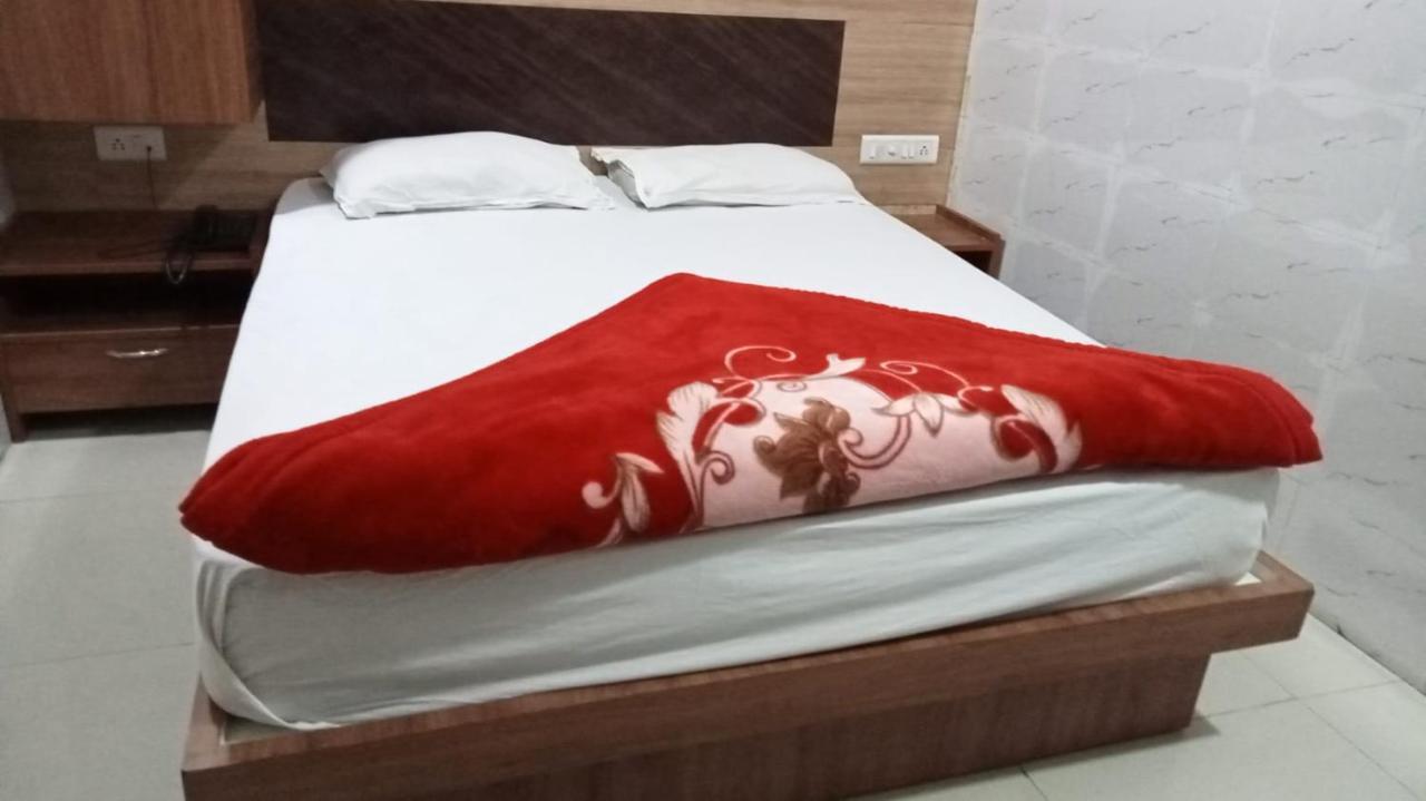 Hotel Shree Krishna Ahmedabad Esterno foto