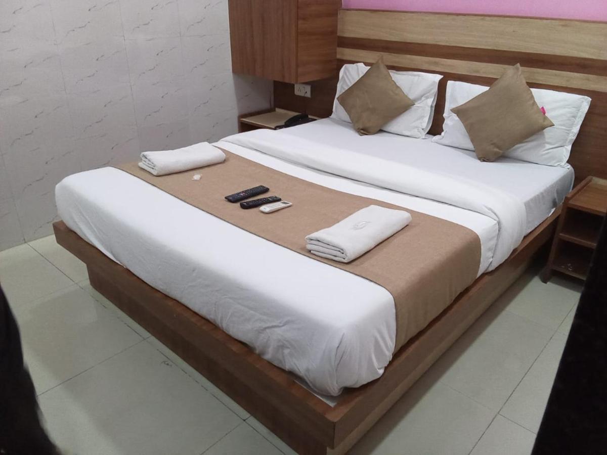 Hotel Shree Krishna Ahmedabad Esterno foto