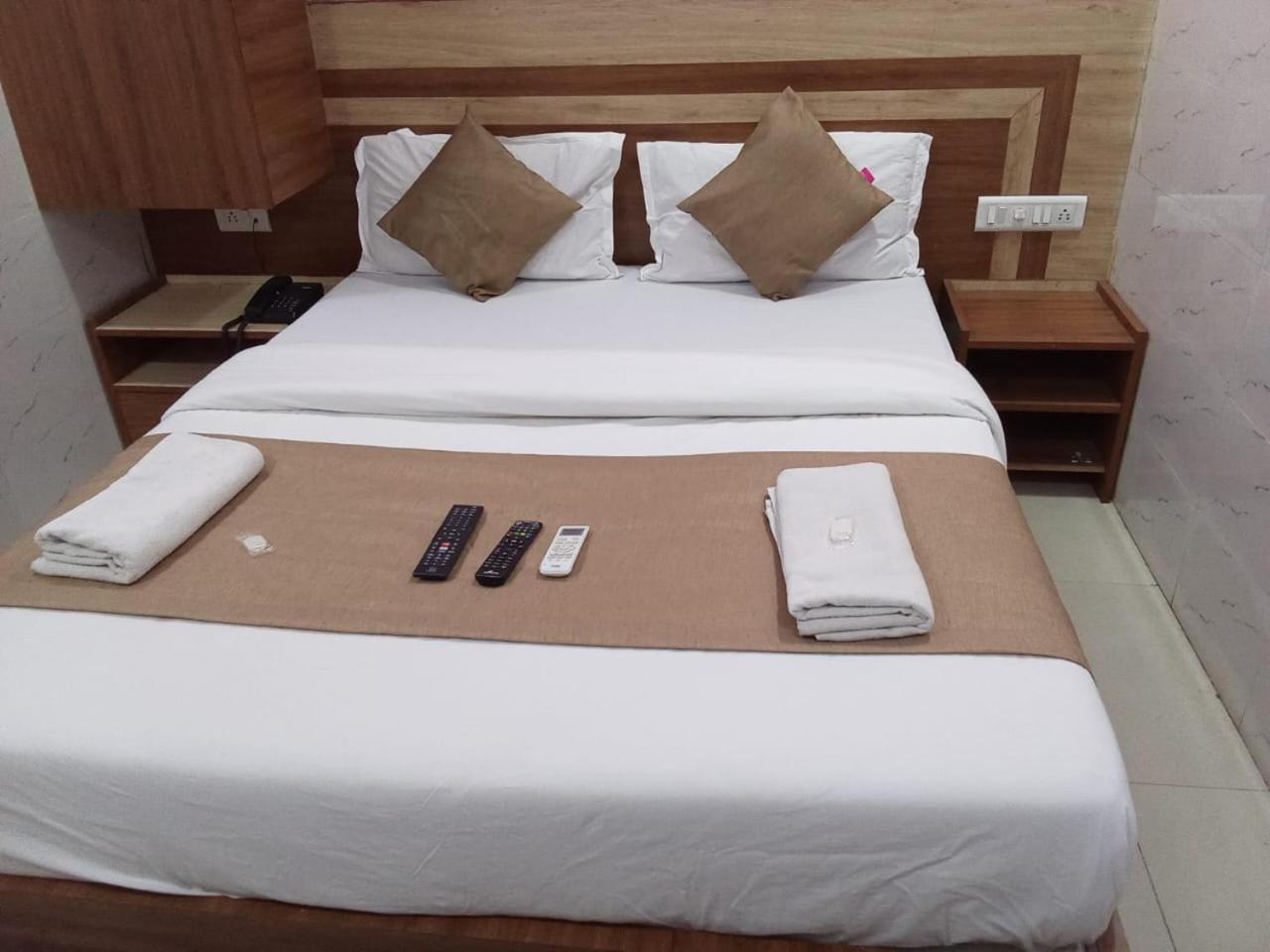 Hotel Shree Krishna Ahmedabad Esterno foto